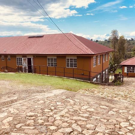 Yes Hostel Fort Portal Luaran gambar