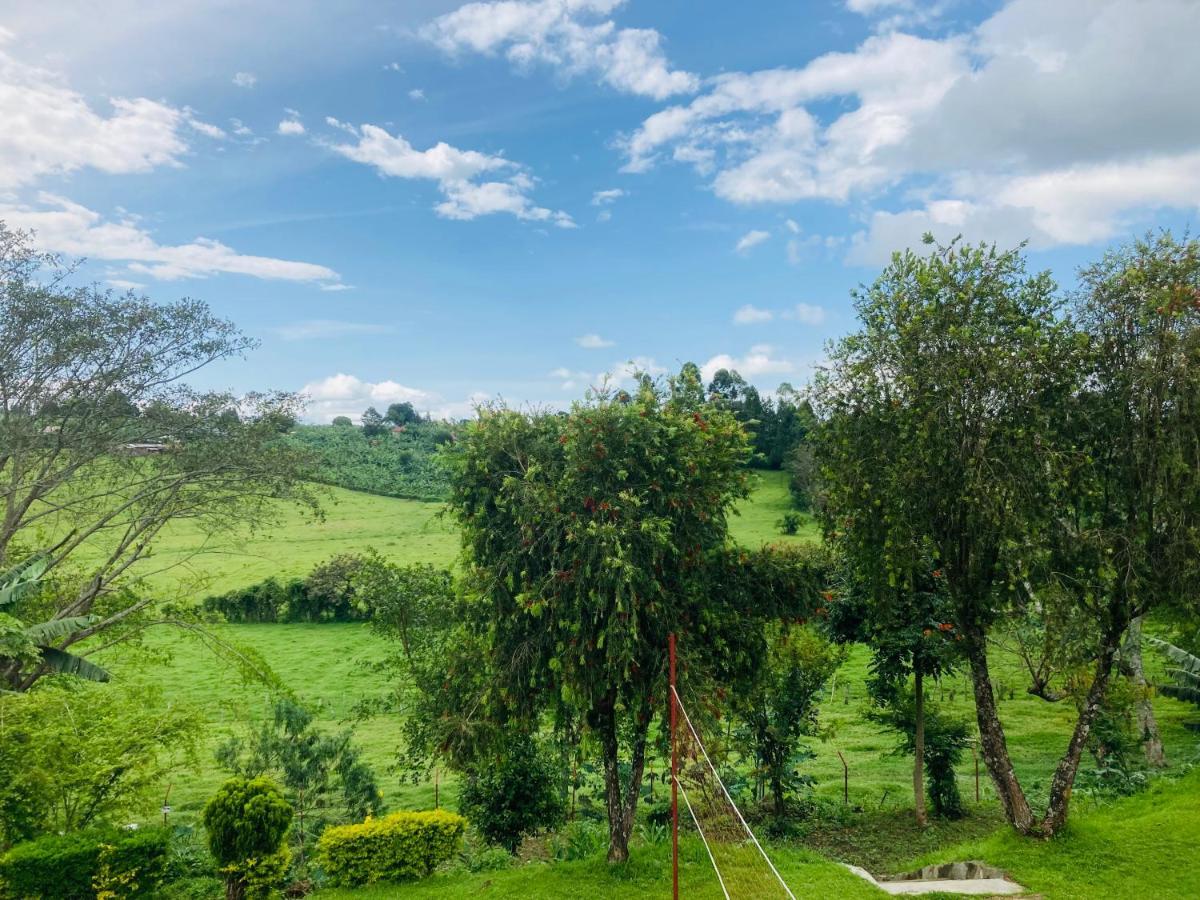 Yes Hostel Fort Portal Luaran gambar