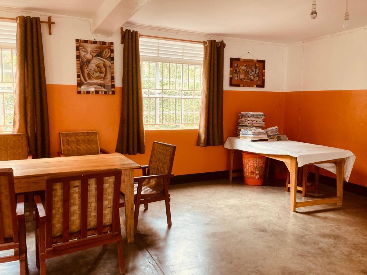 Yes Hostel Fort Portal Luaran gambar