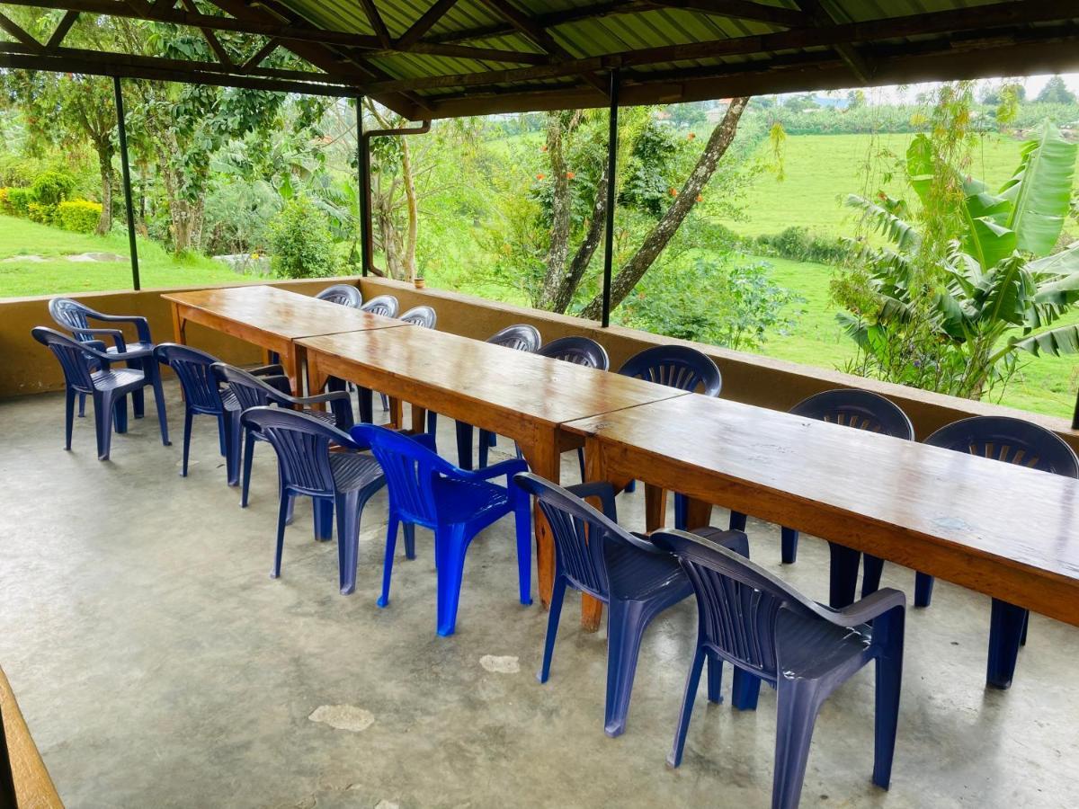 Yes Hostel Fort Portal Luaran gambar
