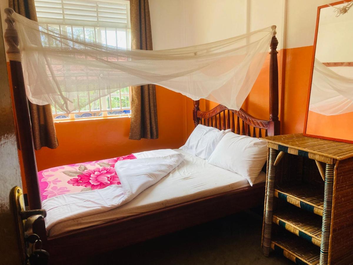 Yes Hostel Fort Portal Luaran gambar