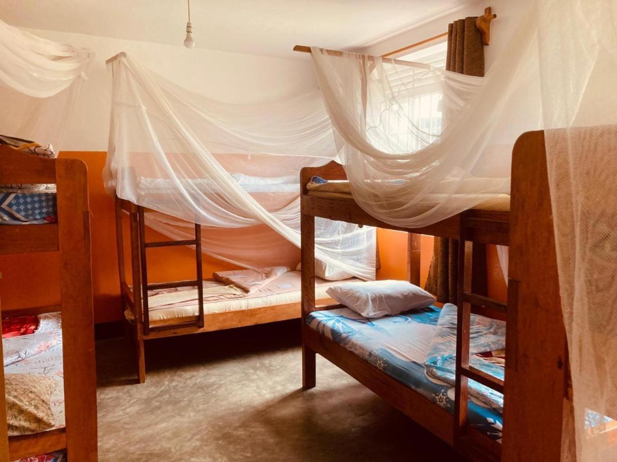 Yes Hostel Fort Portal Luaran gambar
